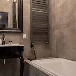Апартаменты Spacious With Balcony And Garage - Mokotow *