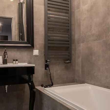 아파트 Spacious With Balcony And Garage - Mokotow *