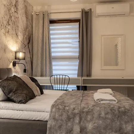 Spacious With Balcony And Garage - Mokotow Apartment Warsaw