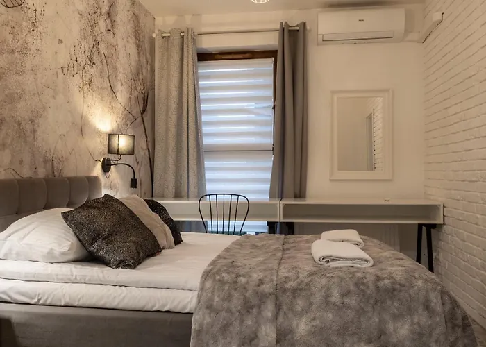 Spacious With Balcony And Garage - Mokotow Apartment Warsaw