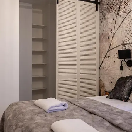 Διαμέρισμα Spacious With Balcony And Garage - Mokotow Βαρσοβία