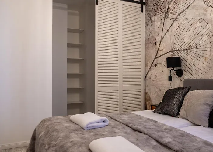 Apartment Spacious With Balcony And Garage - Mokotow Warsaw